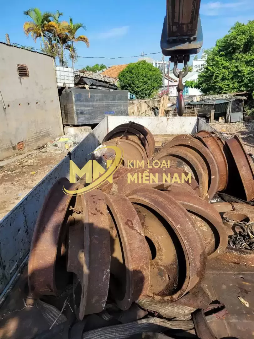 bánh xe lửa cũ đơn