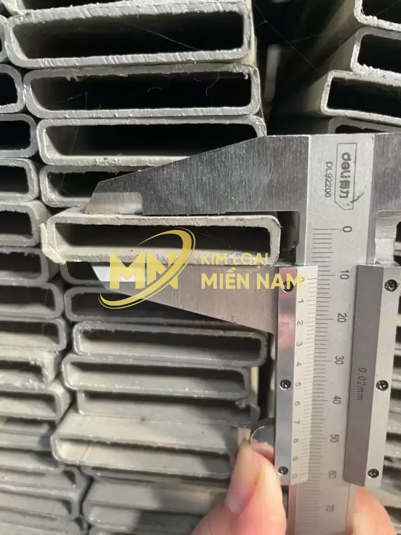 Thép hộp chữ nhật 10x50