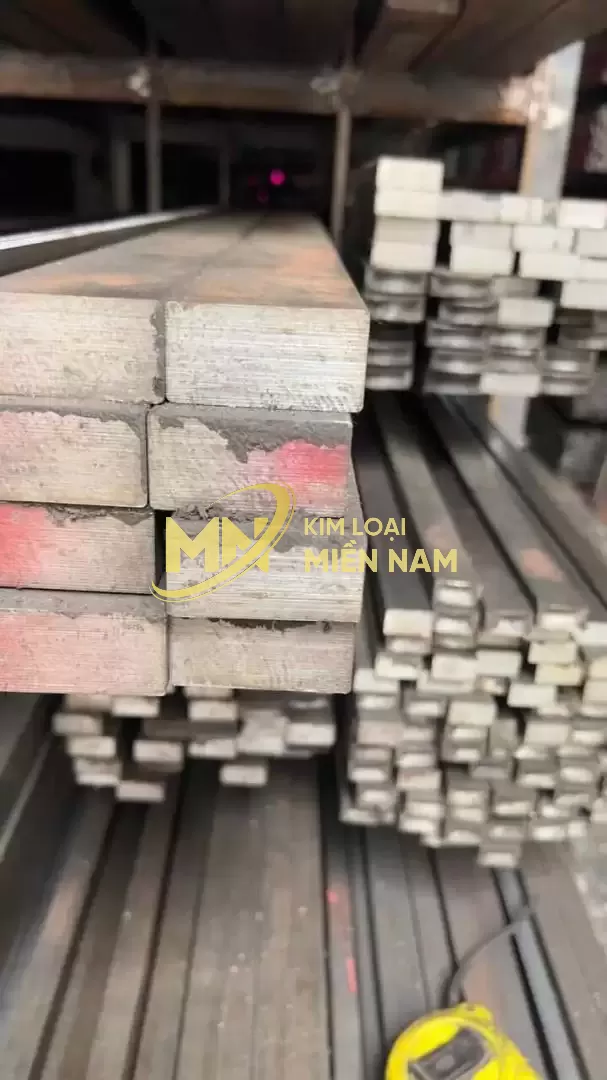 Thép vuông đặc 20 x 40